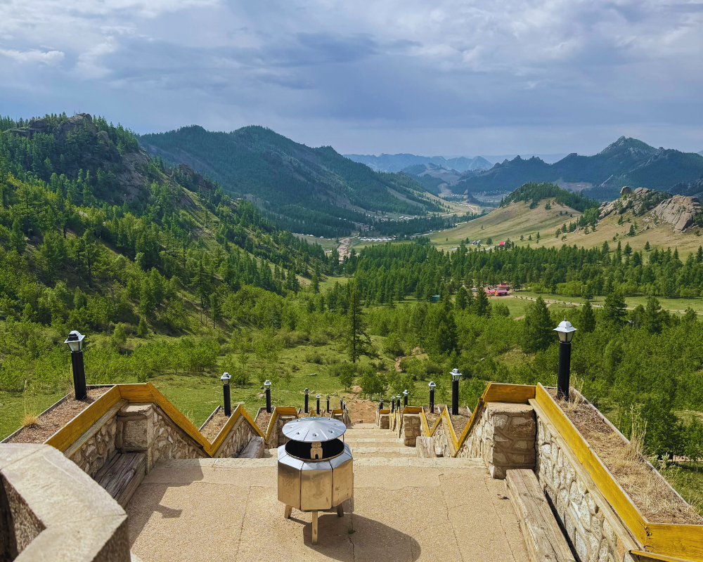 モンゴルのテレルジ国立公園付近の寺院