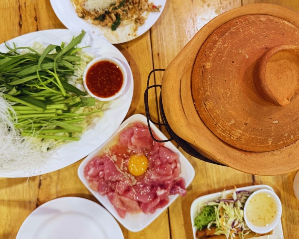 チムチュム鍋（タイ料理）